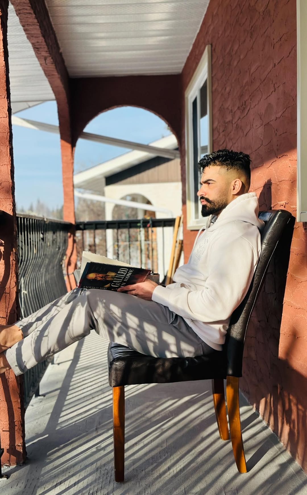 Sippy Maan training an athlete